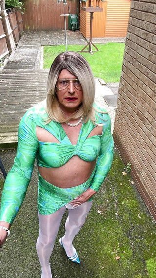 Kellycd2022: Amatoare travestit Kellycd2022 milf sexy care se pișă în chiloții ei...