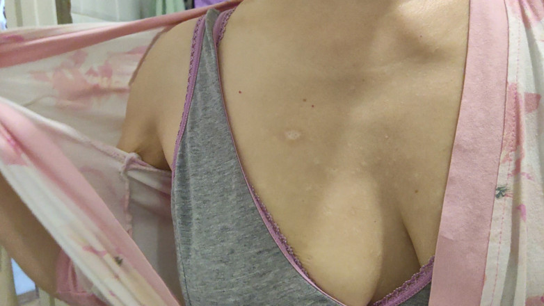 Risky Hairy Couple: Velké ženské svaly se protahuje