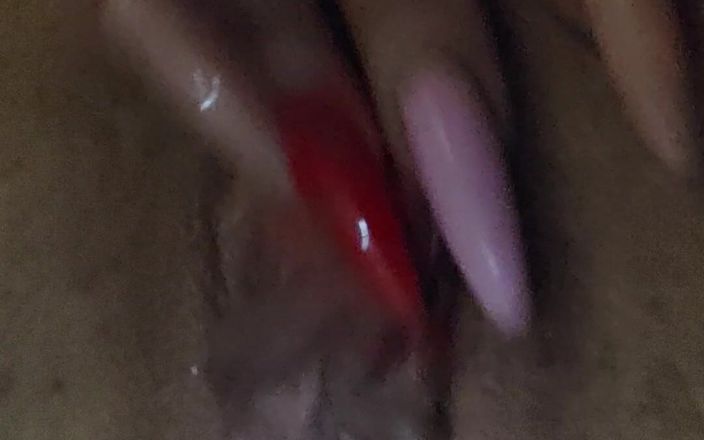 Lienna Nero: Uñas largas y coño