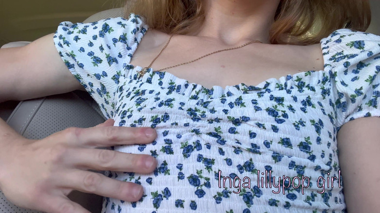 Inga lillypop girl: üvey kız kardeş arabada mastürbasyon yapıyor