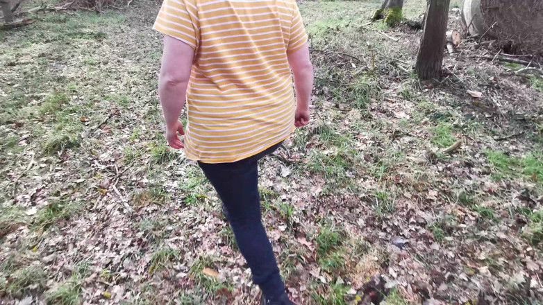 Bouncy Tits Action: स्तनों की चुदाई और चूत को कोड़े मारना