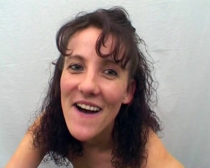 Deutsche Frauen: MILF Jerman makan air mani selepas kongkek tiga hala panas