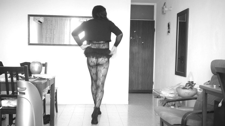 Voyager: Trang phục siêu gợi cảm.