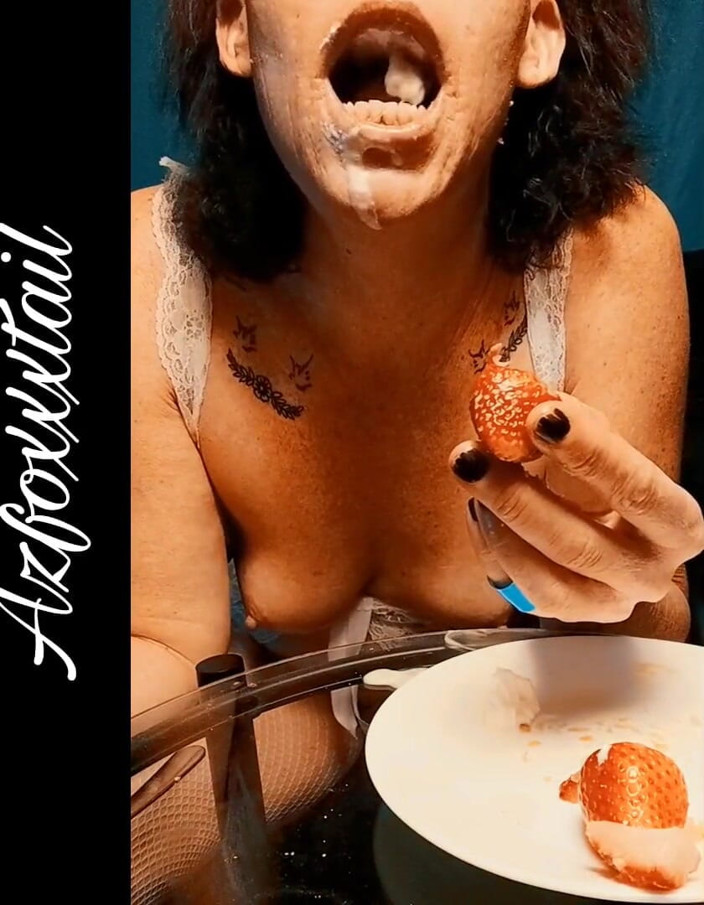 AzFoxxxTailPhelicia: Strawberries whip cream 2