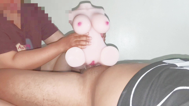 Misslady32: La mia cameriera arrapata trova una bambola del sesso
