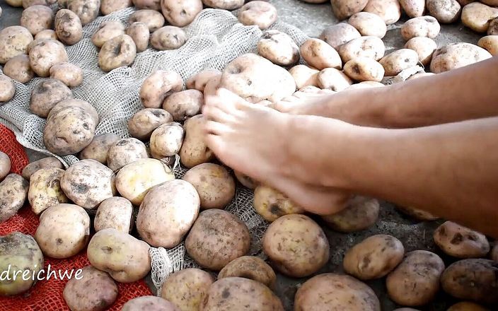 Dreichwe: Touching delicious potatoes with the feet