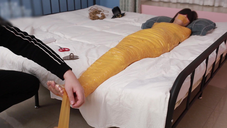 Asian bondage: A Cute Barefoot Girlfriend Uses Tape to Bind Her Whole...