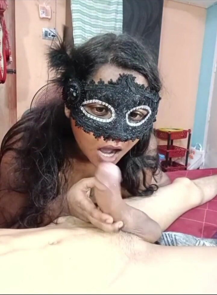 BeautyAnu: Bigboobs Desi Indian Aunty Sex Talk with Video Call