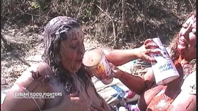 Real Plump Lesbians: Two lesbians in wet and messy outdoor action