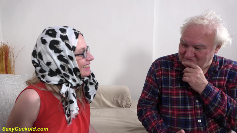 Sexy Cuckold: Old man licks cum off his wife