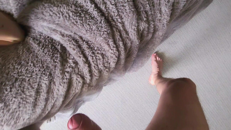 steffcrimeok: Perempuan jalang Argentina mengongkek roommie Colombia! Dia suka batang besarnya!