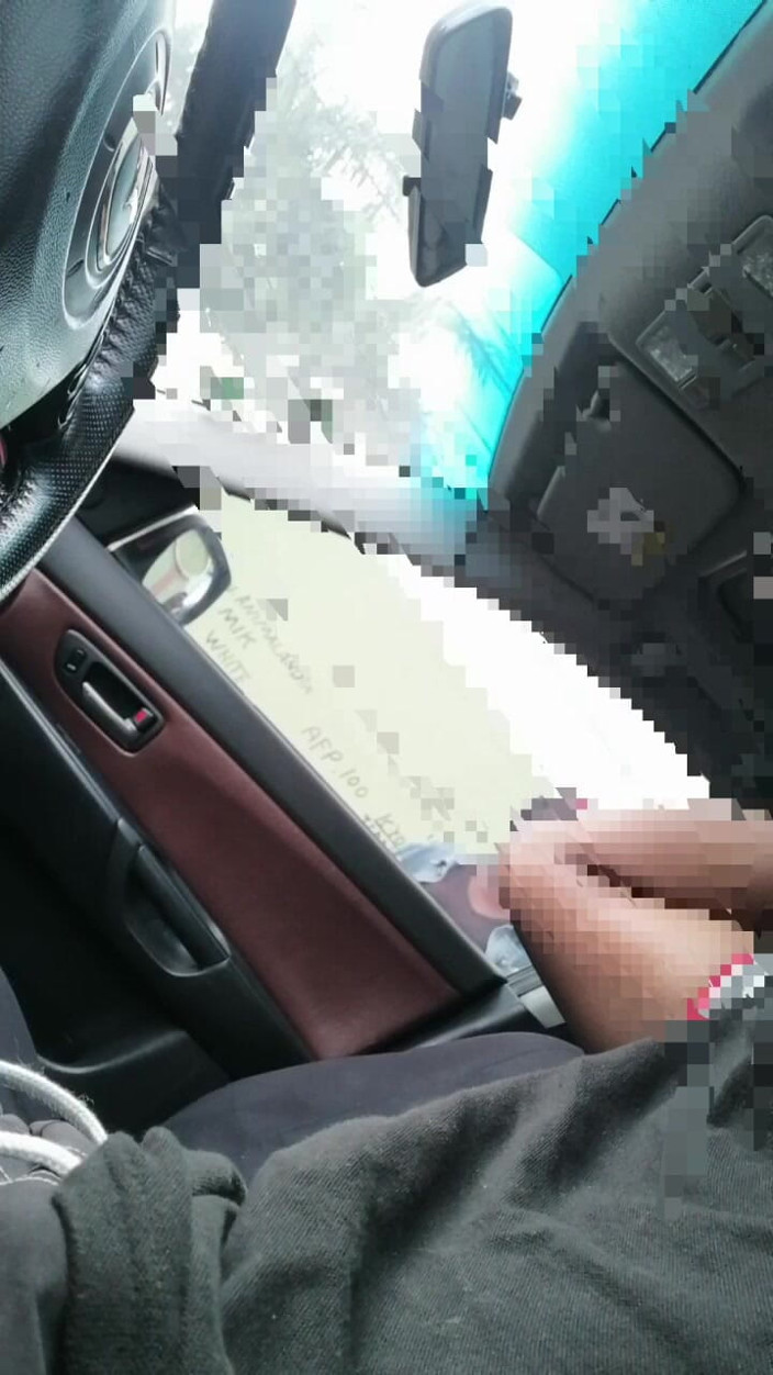 Afrocouple: Sial, aku nyepong kontolku di dalam mobil