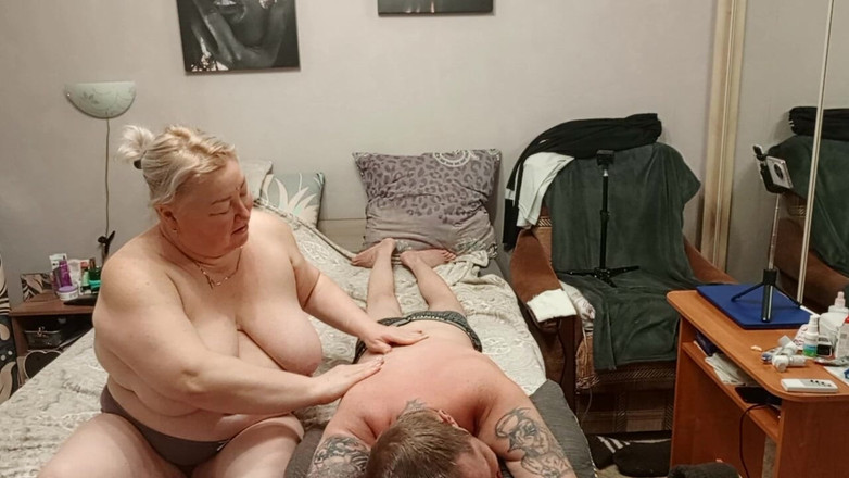 Zona901: Stiefmutter gab massage und blowjob mit spermaschlucken