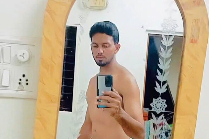 Mirza: Chico desnudo caliente guapo y elegante