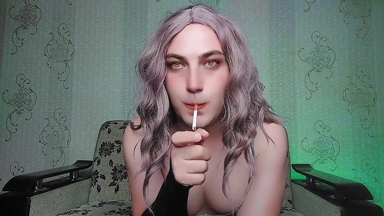 Kitty_Cross: Прекрасна транс-красуня зав'яжує волосся стрічкою