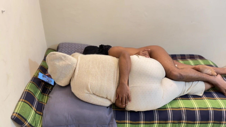 Aria Mia: 朝起きてベッドで義母とセックス