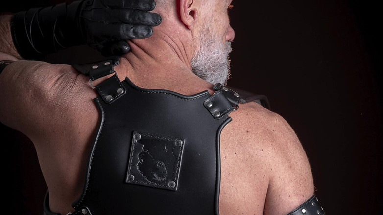 MusclesCigarsFFPig: Lederchaps und Pfeife