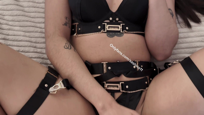 BUGSBUNNY2214: Sora mea vitregă columbiană se fute pentru a te face...