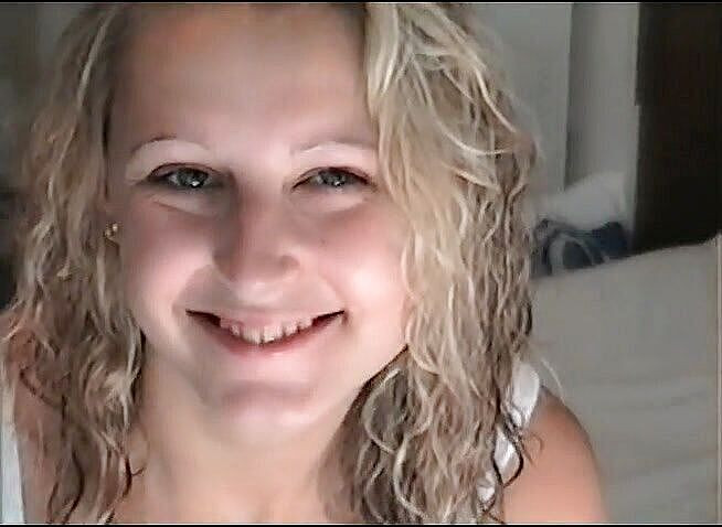 Flash Model Amateurs: 캐스팅에서 사랑스러운 몸을 보여주는 섹시한 금발 소녀