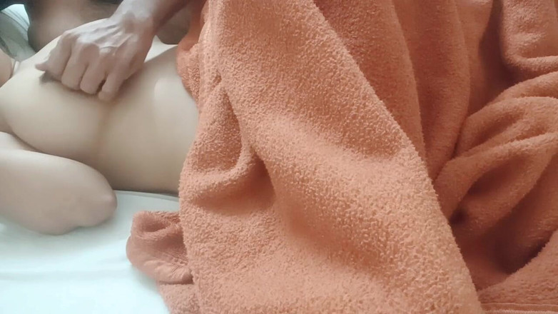 William Wallace: Desi dívka Mona a její přítel si užívají ranní sex