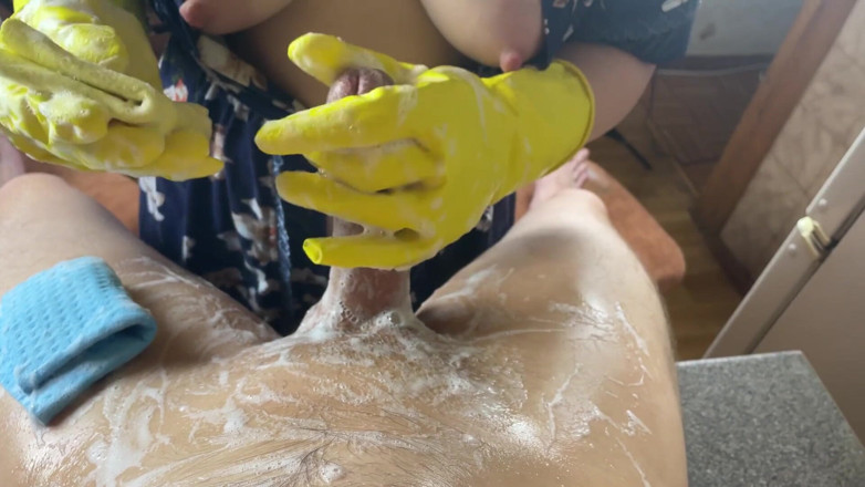 Cherryonthecake231: Stepmom washed my cock until I cum
