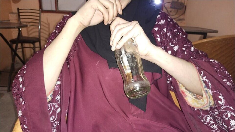 Silent Girl: 내 이웃은 너무 발정난 그녀는 큰 자지 풀 힌디어 풋잡을 원한다