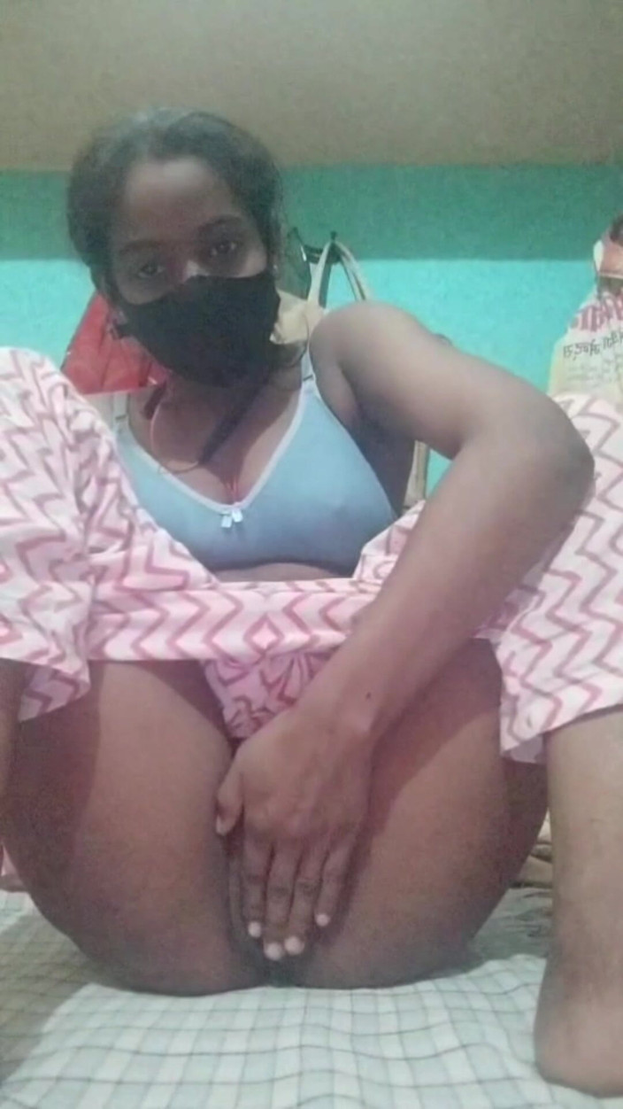 Anuttar: Adik tiri bertetek besar mengongkek pepeknya dengan dildo besar dan...