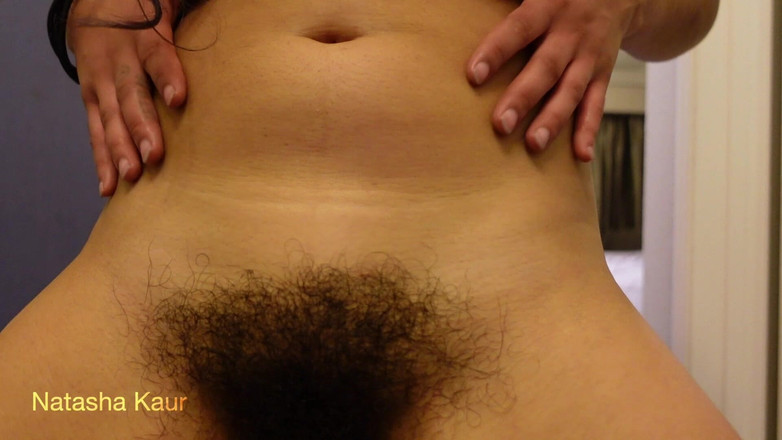 Natasha Kaur: Pizdă păroasă cu vibrator călărire și orgasm