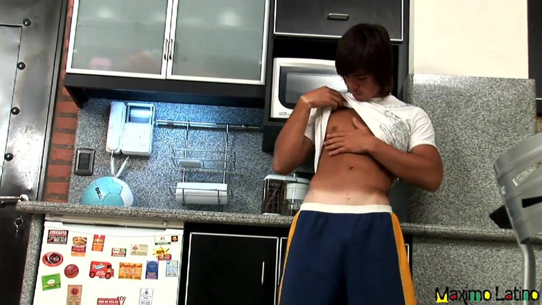 Cruiser Boys: Gadis seksi latino dengan rambut cokelat lagi asik ngocok kontol...