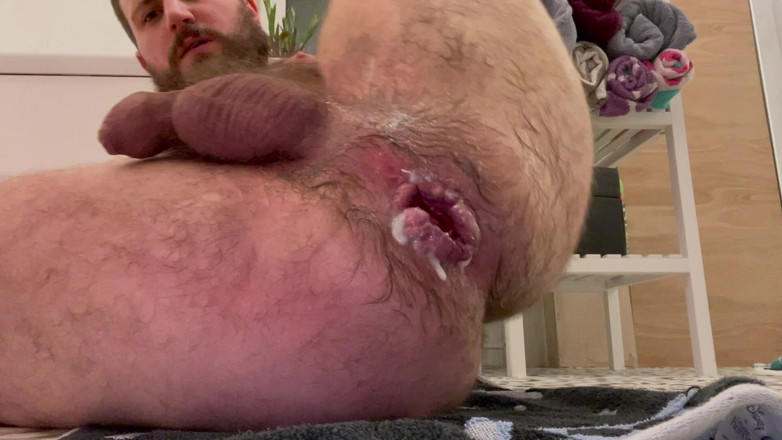 Slutty Samuel: Peregangan lubangku sampai menganga lebar