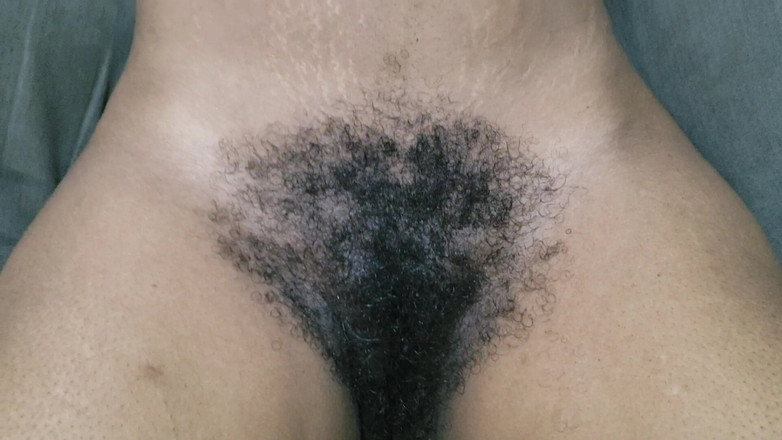 Lovemina: 더 많은 시간에 너무 많은 움직임과 그녀의 털이 많은 핫한 밀프 보지!