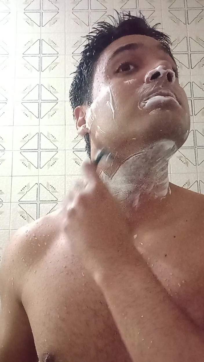 Guss: A Moreno Guy Alone in the Bathroom