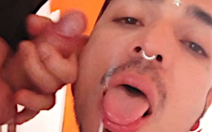 LEO BULGARI - Fucking my exes & Horny curious guys: "बस की प्रतीक्षा" - Maspalomas Gran Canaria में मंडरा रहा है