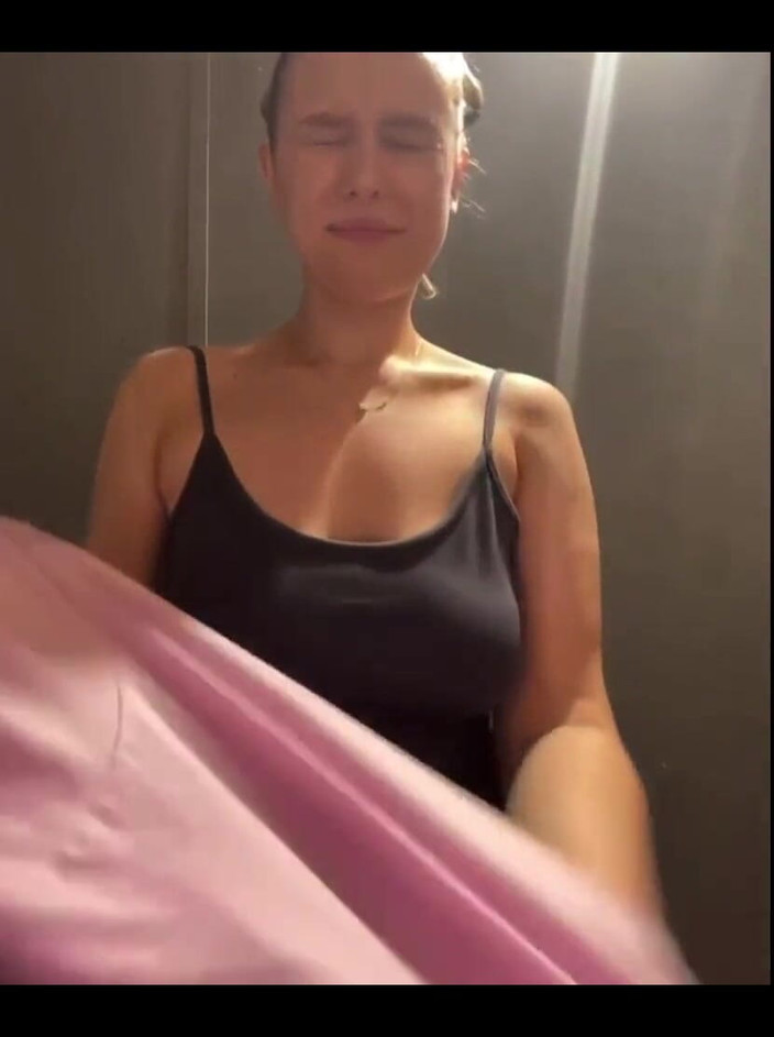 JuiceLussie: 第一次在公共场合潮吹