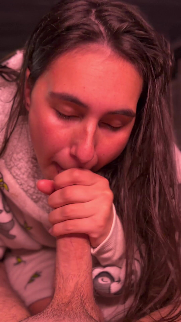 Whoopsy Kiwi: Slow and Gentle I Sucked and Teased Stepdaddy Kiwis Cock...