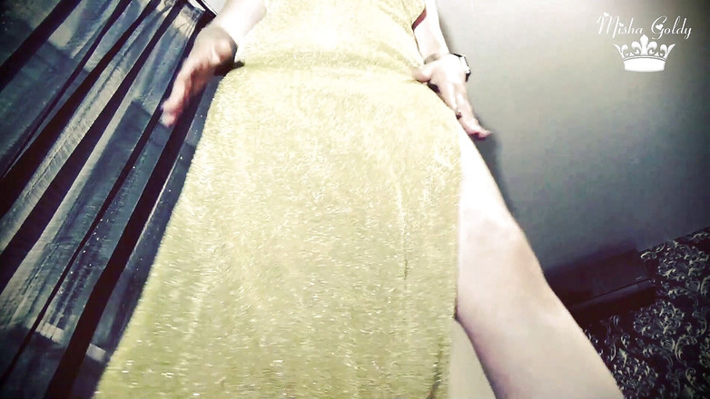 Goddess Misha Goldy: Gå till min blanka klänning och till min retas!