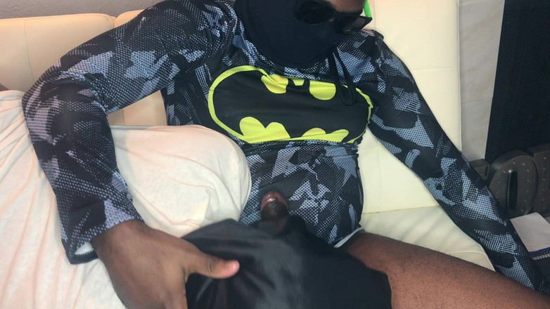 Wondahead21: タイトジーンズのバットマン Skullfucks Slut Upclose "ホット"