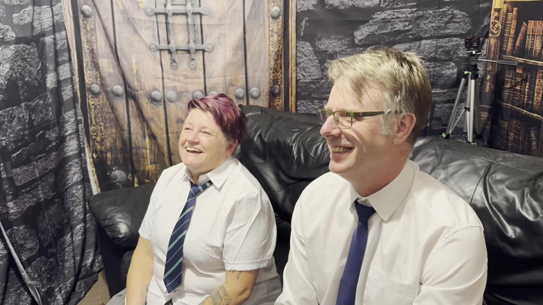 The Izars: Bu guru nakal ini dipanggil ke kantor kepala sekolah untuk...