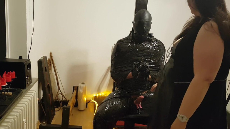DOMINATRIX6: Foil bondage otrok část 2 - přilnající film mumifikovaná a ohraná na šílenství