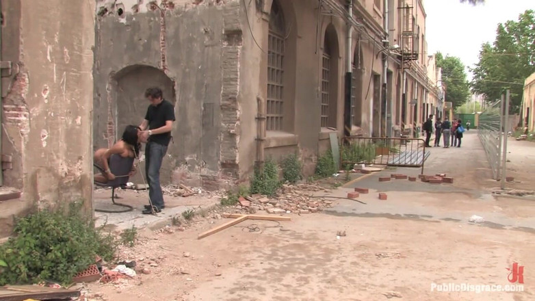 Public Disgrace by Kink: Powrót na ulice