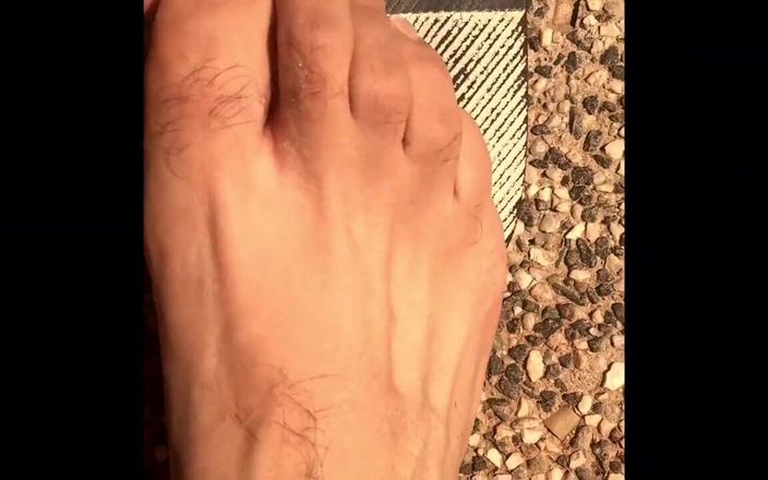 Manly foot: Thongs / Flip-flops &amp;amp; Barefoot Skateboarding Want to Come Join Me? - Manlyfoot