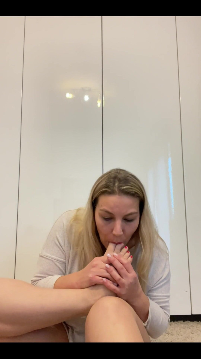 Daddys Luder: Do You Like Licking Feet