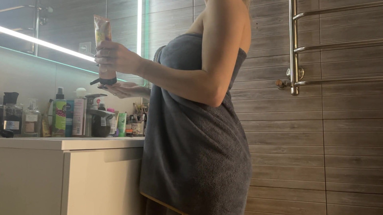 Vik1one: Kimse görmezken, banyoda dalga geçiyorum