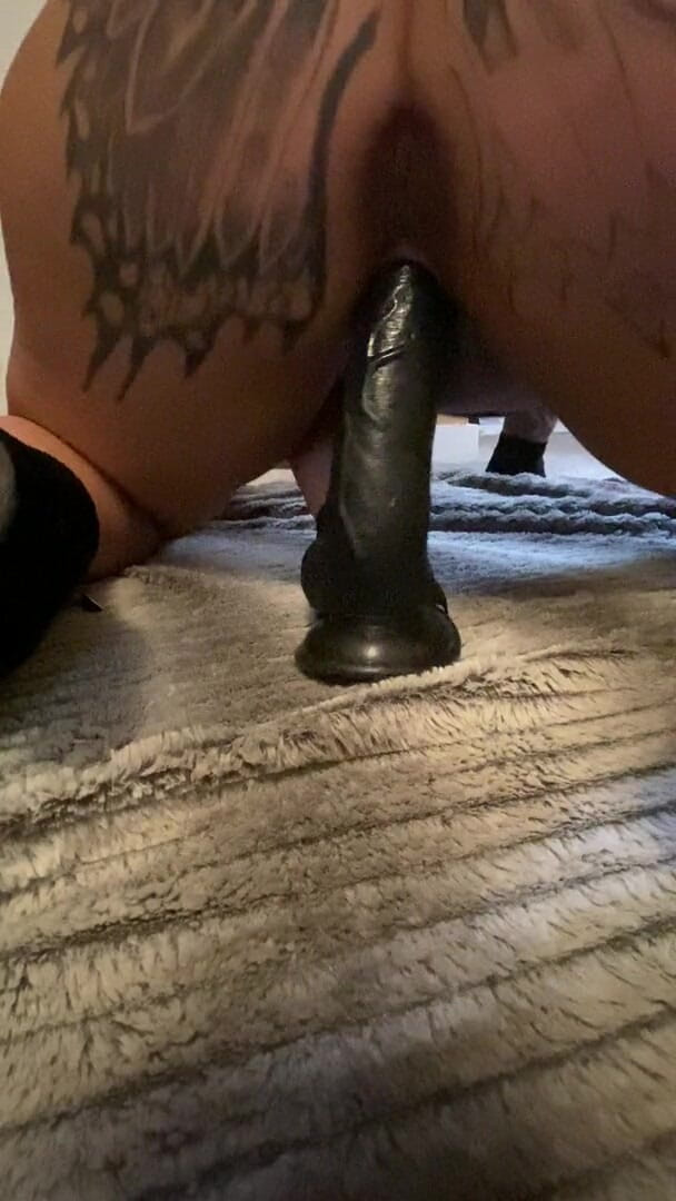 MzKiTTy91: Slutty pawg cop fucked by huge bbc