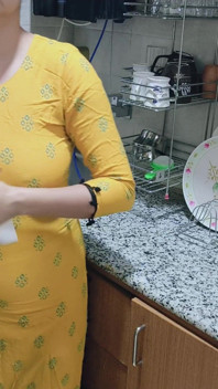 Saya dapati ibu tiri miang saya di dapur - lucah dalam hindi