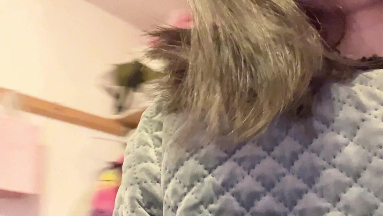 sweethanajapanese: Moring'de küçük amcık kıllı işiyor