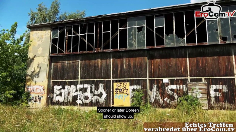 EroCom: Niemiecka nastolatka emo spotyka się na zewnątrz na seksie