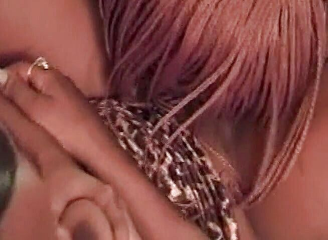 Dark Extreme: Two nubian babes are sharing a big black dong