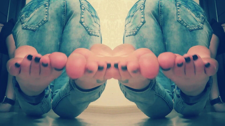 Goddess Misha Goldy: Bare feet in jeans JOI CEI