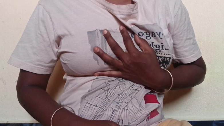 Ammukutty88: Mallu dívka ukazuje masáž prsou část 1